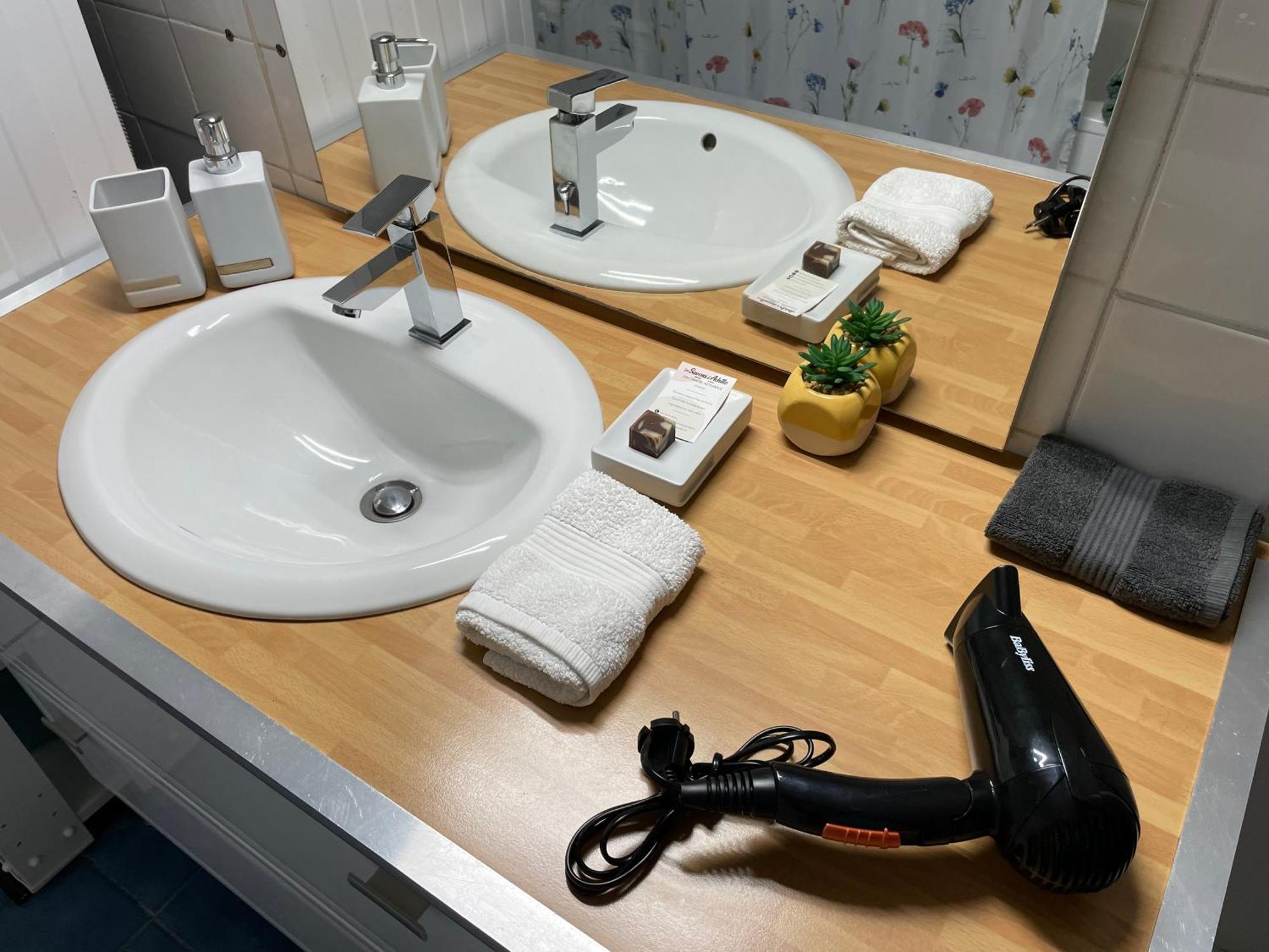 Maison De Jardin - Confort, Commodite, Bien Equipe Livarot-Pays-d'Auge Eksteriør billede